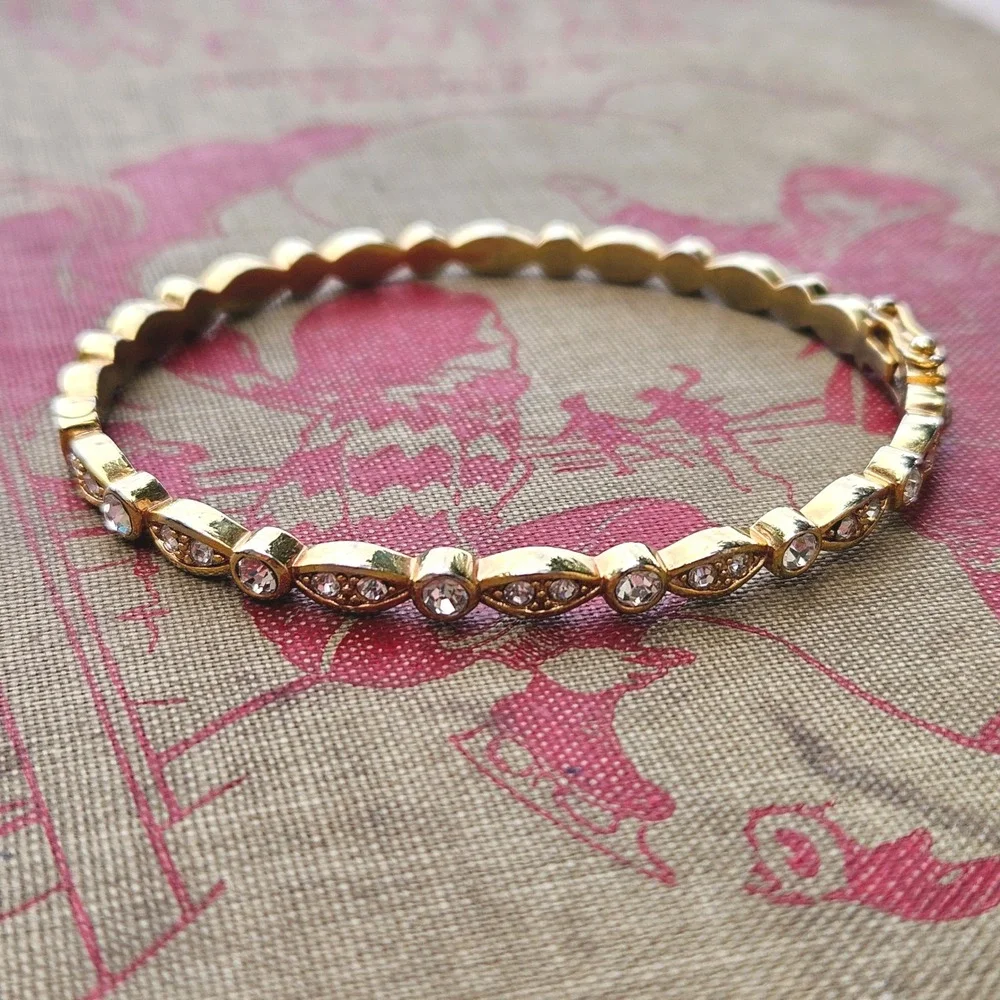 JewelMint Gold Tone Scalloped Rhinestone Bangle Bracelet Box Clasp Safety Latch